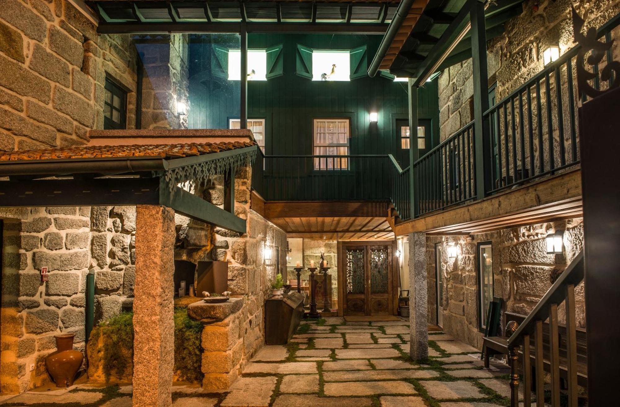 Отель Casas Do Lupo Нелаш Экстерьер фото